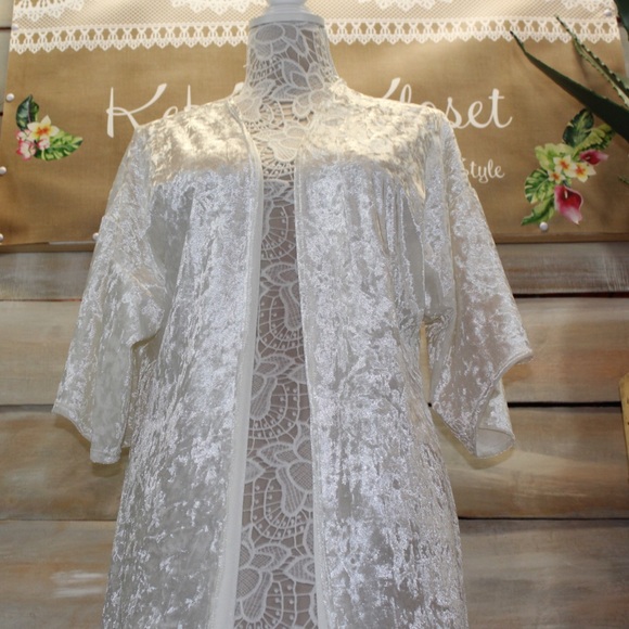 White Velvet Kimono - Picture 2 of 8